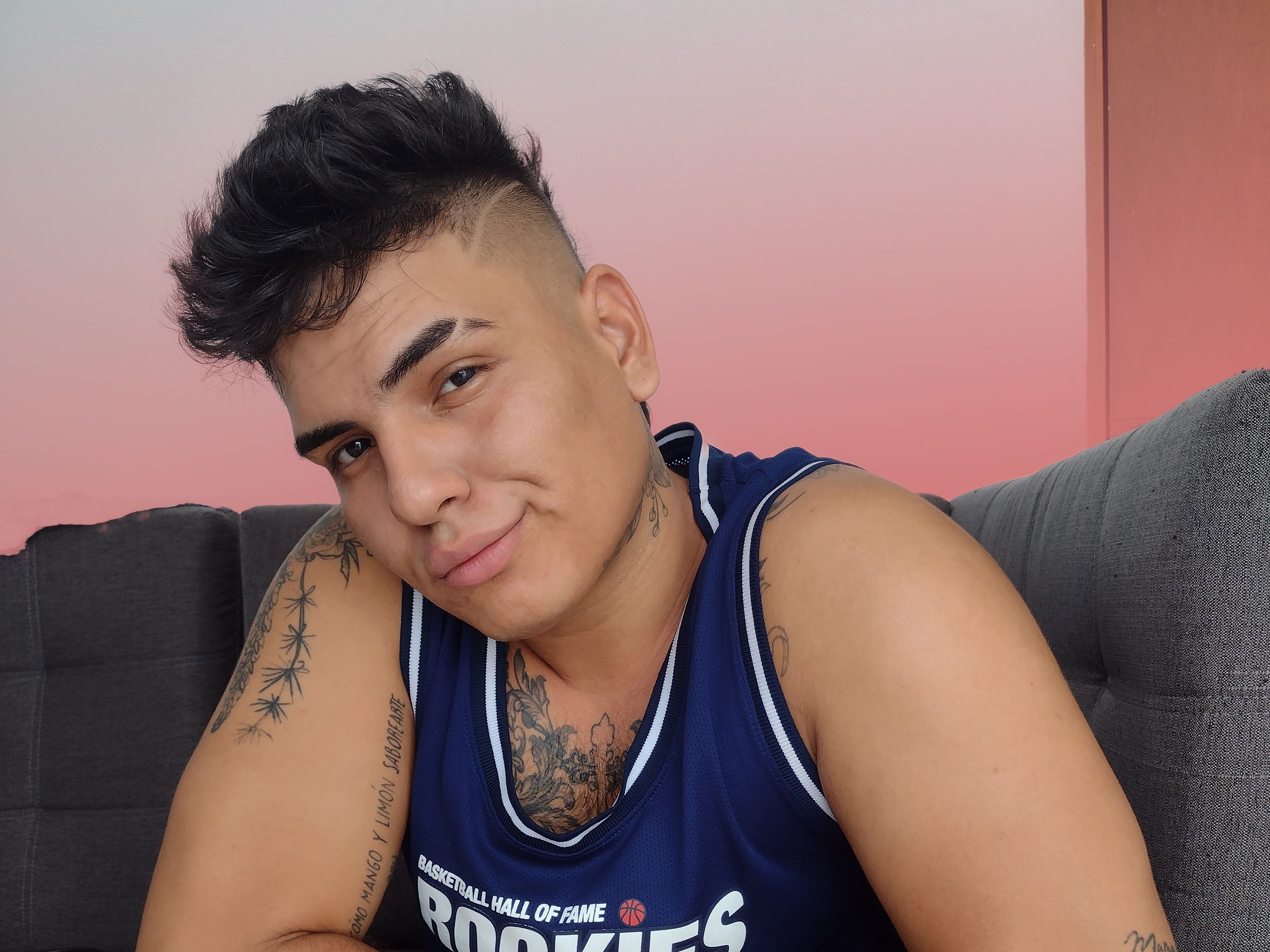 Image de profil du modèle de webcam latintommy