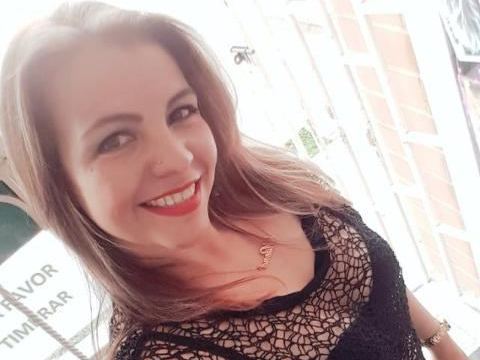 Foto de perfil de modelo de webcam de Lucerito_Honey 