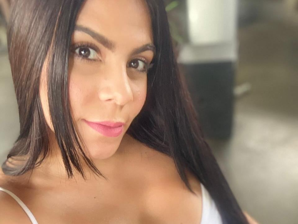valeriecruzz profielfoto van cam model
