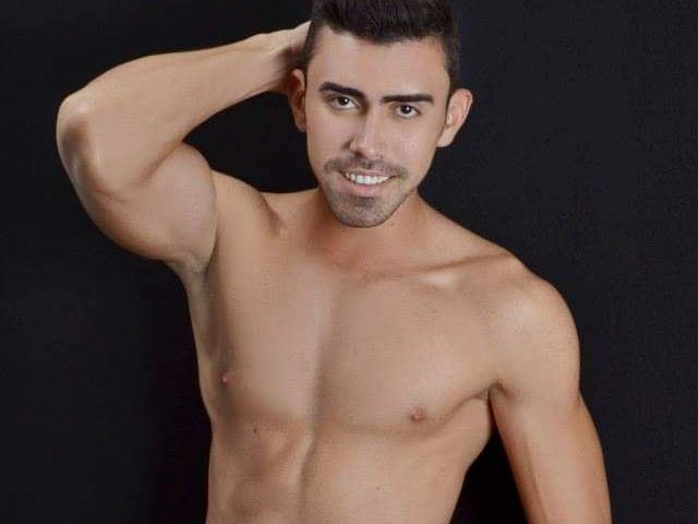 Imagen de perfil de modelo de cámara web de Charles_Adams