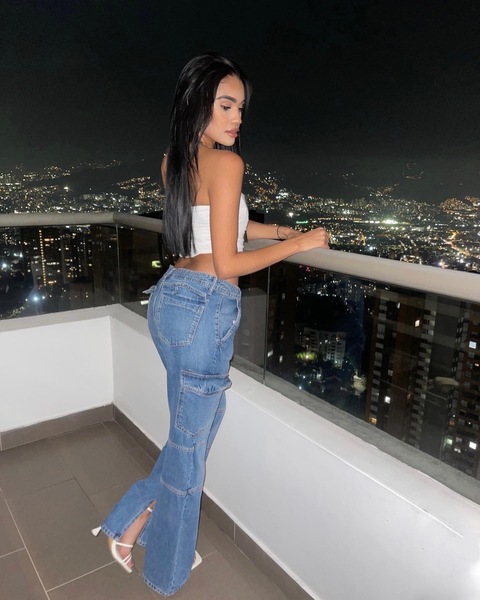 Performer CourtneyMadisson Photo 4