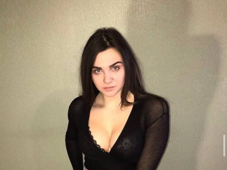 Image de profil du modèle de webcam GorgeousSofaLove