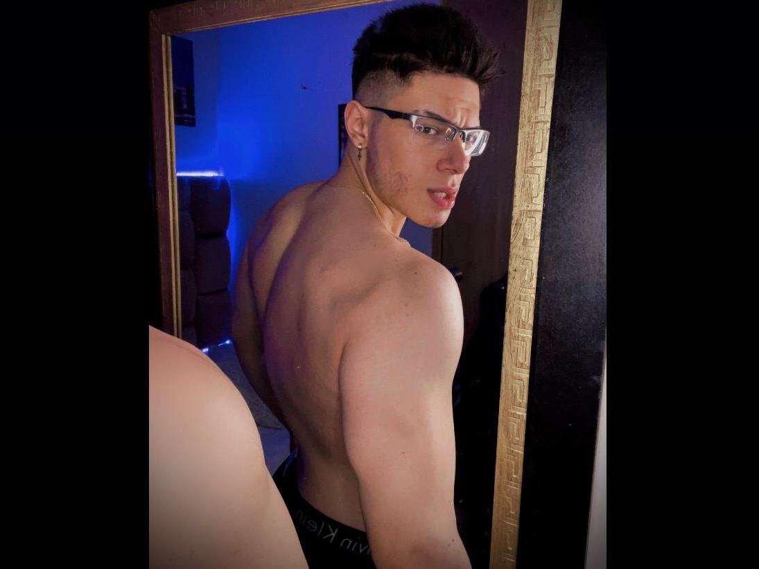 Imagen de perfil de modelo de cámara web de BI_JOSH