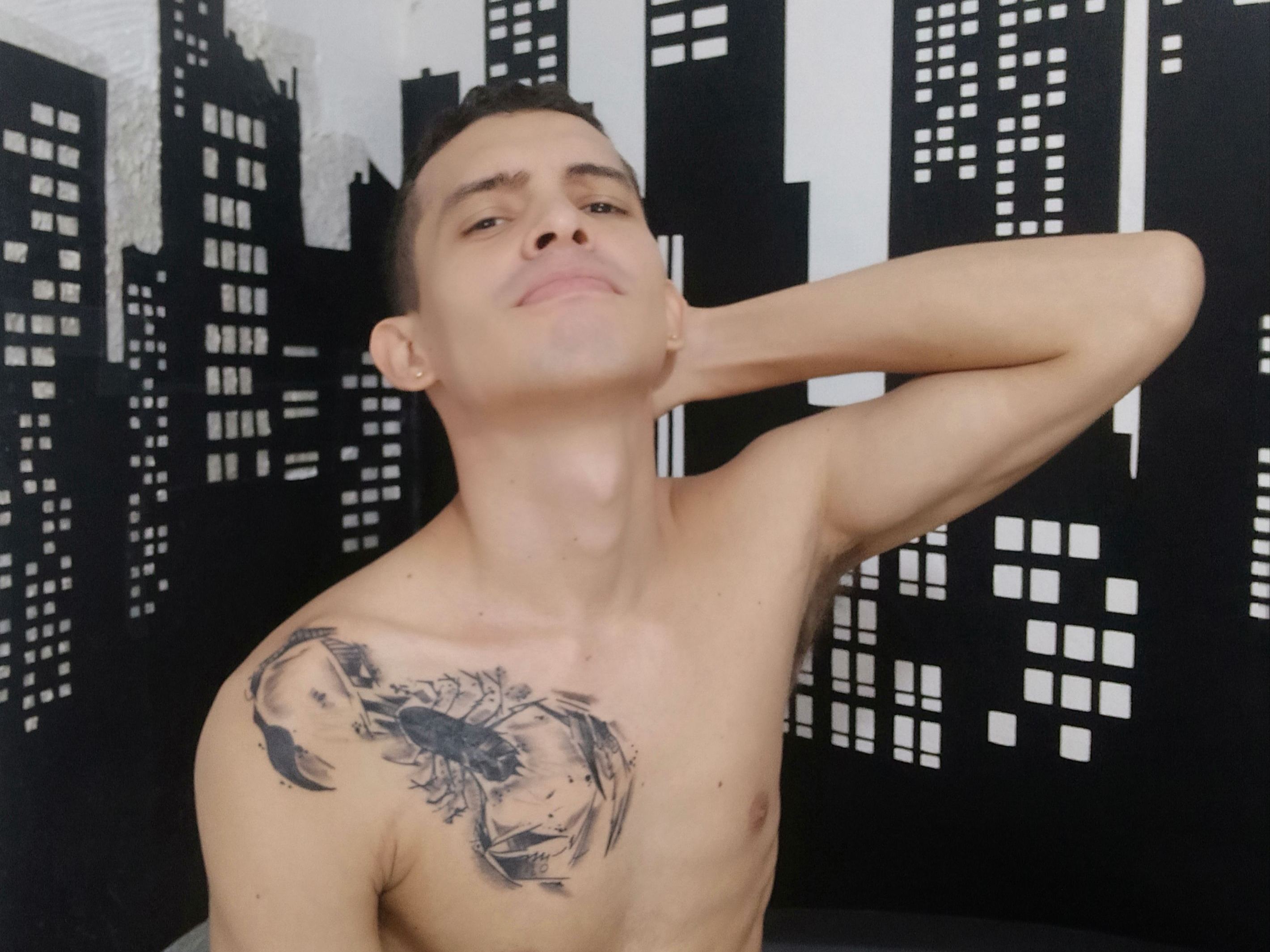 Foto de perfil de modelo de webcam de Romer 