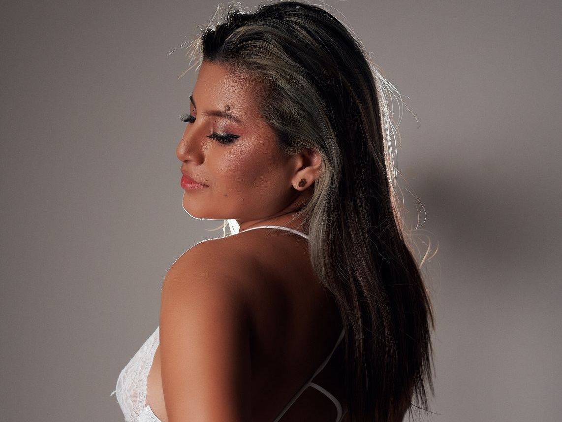 Imagen de perfil de modelo de cámara web de AnieMartini