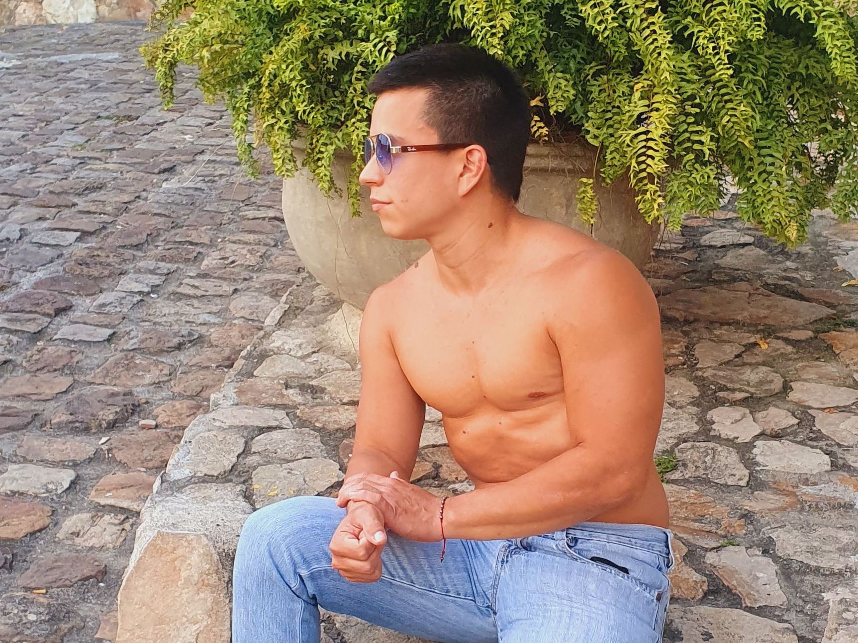 AlexVegueta cam model profile picture 