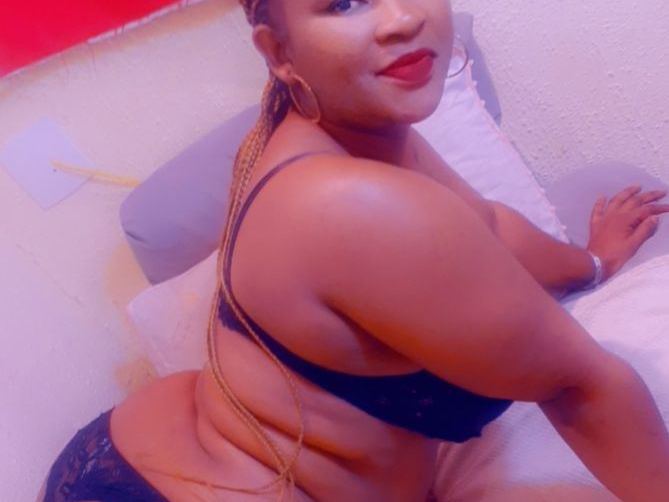 Foto de perfil de modelo de webcam de CURVYANDYMM35 