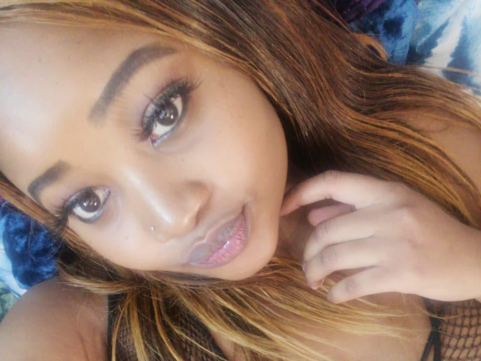 bustybee01 cam model profile picture