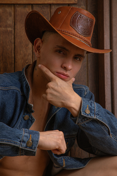 Performer brusscoonor Photo 2