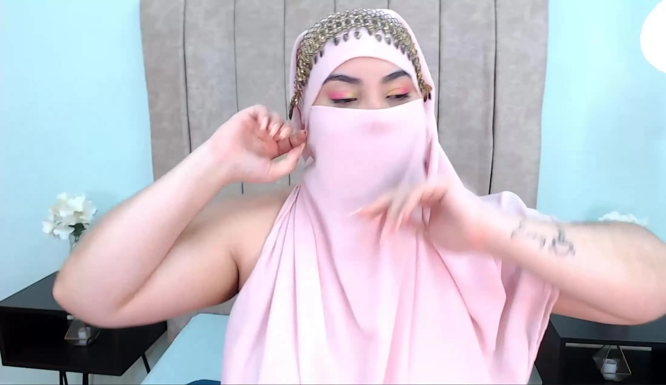 Performer NaylaHadid Video 2