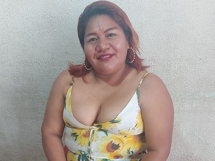 Imagen de perfil de modelo de cámara web de CurvyyMature