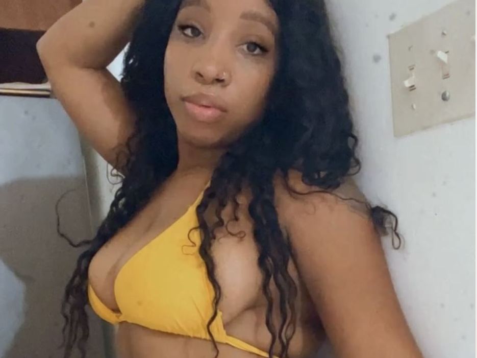 Foto de perfil de modelo de webcam de ChynAsimone 