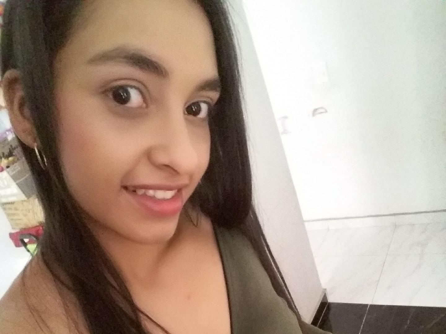 Foto de perfil de modelo de webcam de sarafunny 