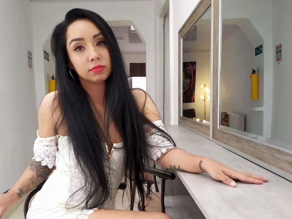 Image de profil du modèle de webcam emily_cortez