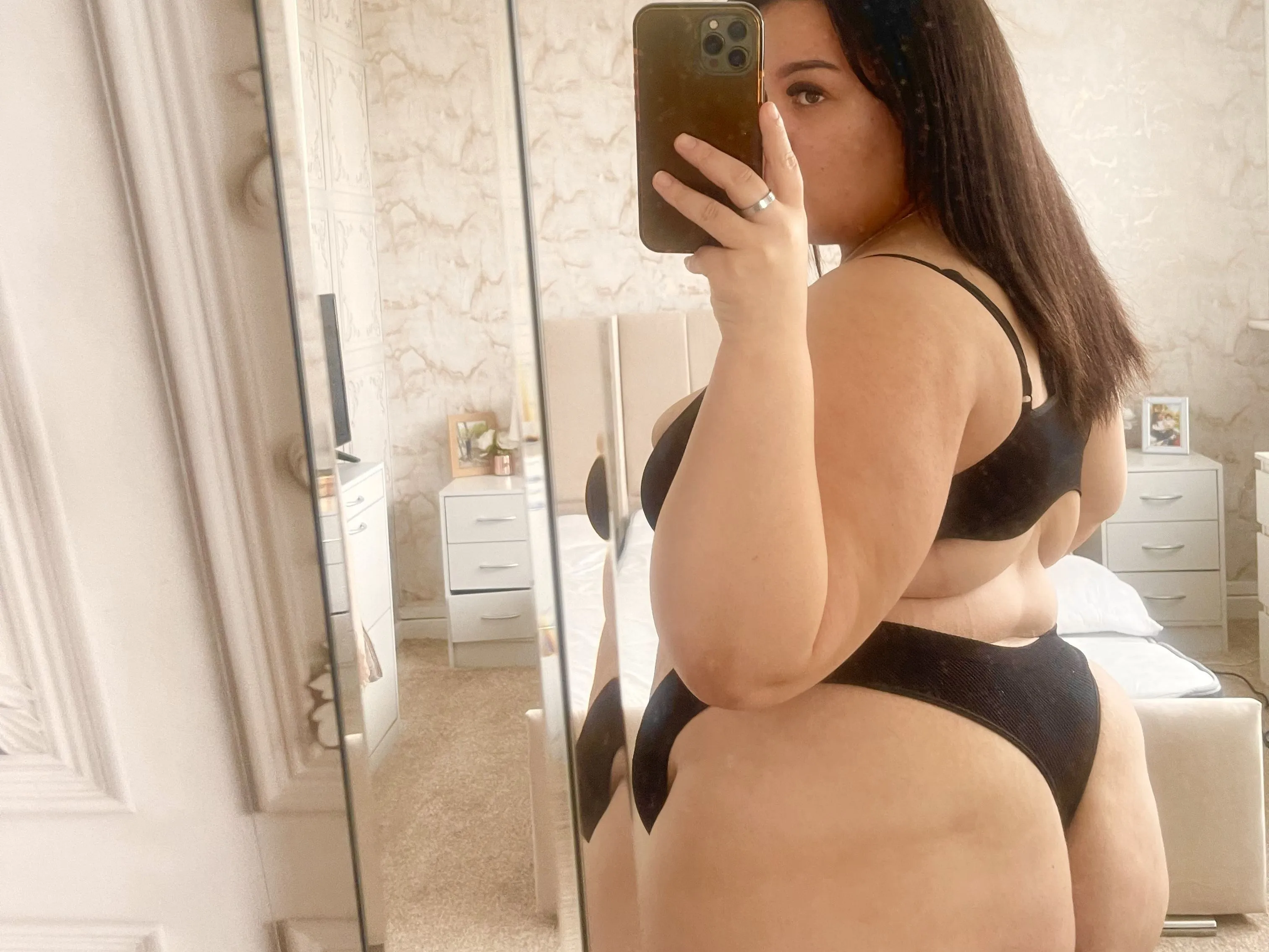 BritishEllieBBW profilbild på webbkameramodell