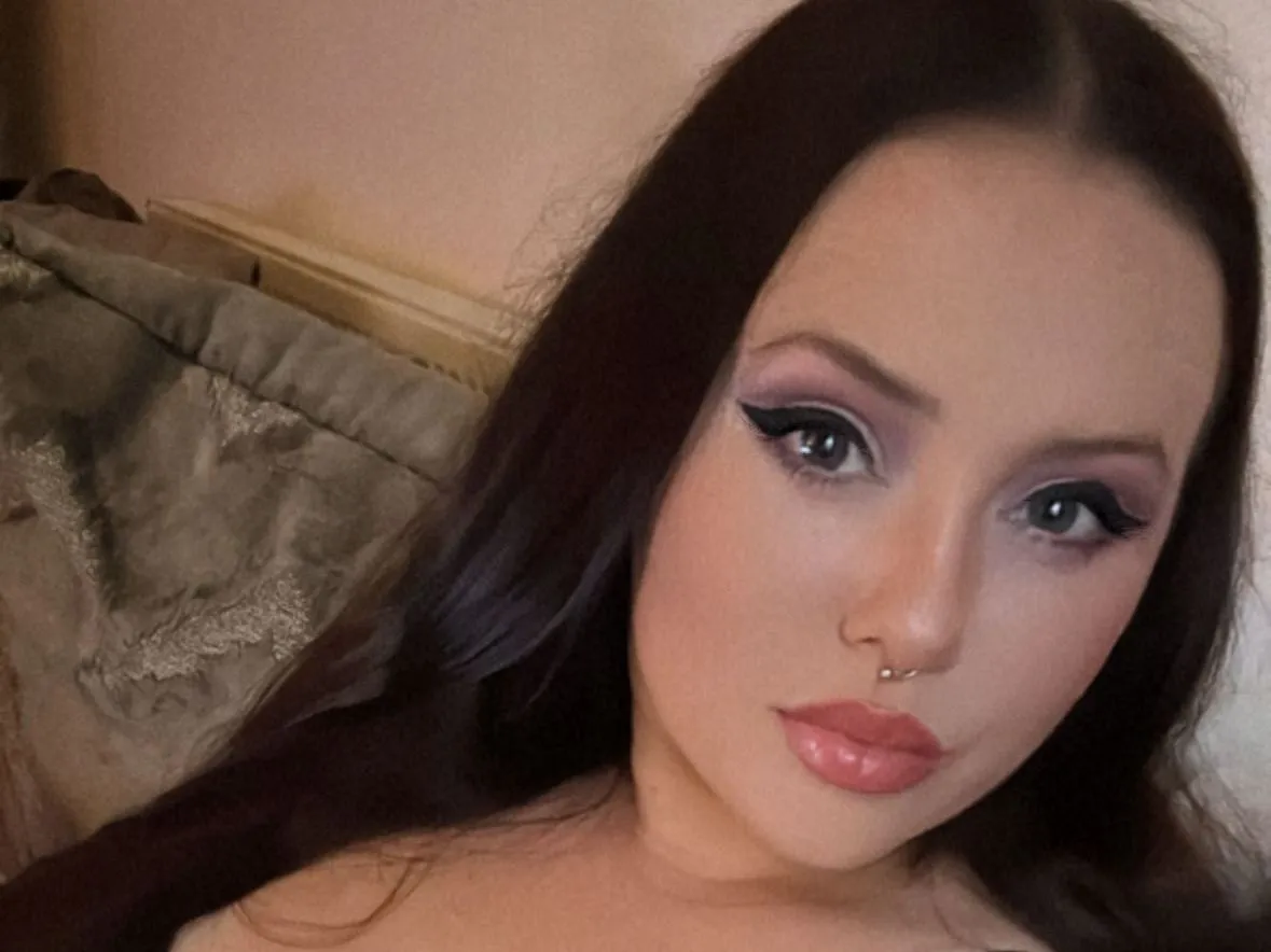 Image de profil du modèle de webcam CurvyBrunetteBeauty