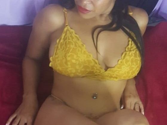 Imagen de perfil de modelo de cámara web de YessiEbonny