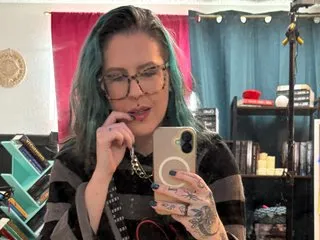 NikkiZee