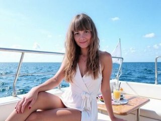 Imagen de perfil de modelo de cámara web de LeslieShhh