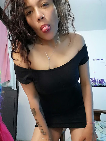 Performer AmarajuliaRoberts Photo 2