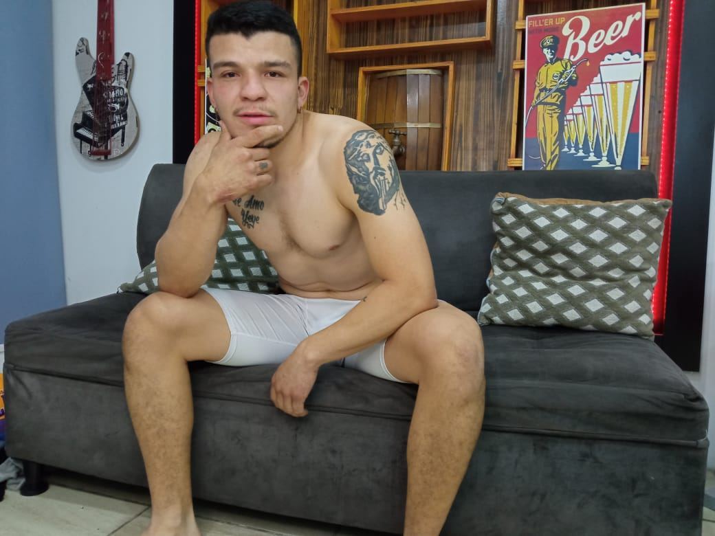 Foto de perfil de modelo de webcam de GarretLatin 