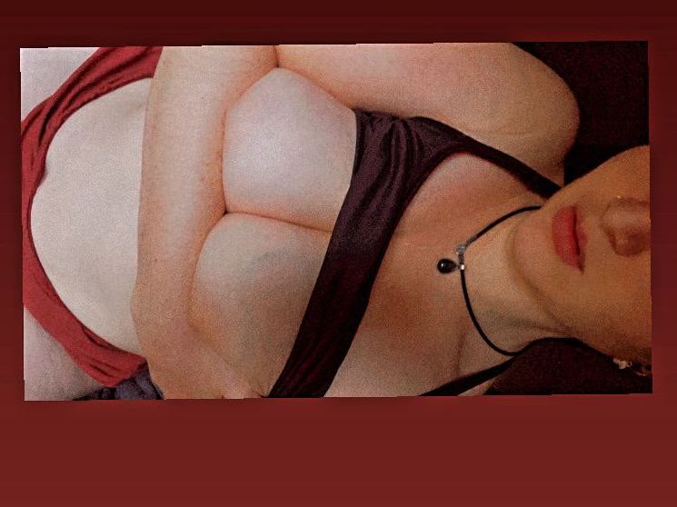 Image de profil du modèle de webcam LustyLucyLavender