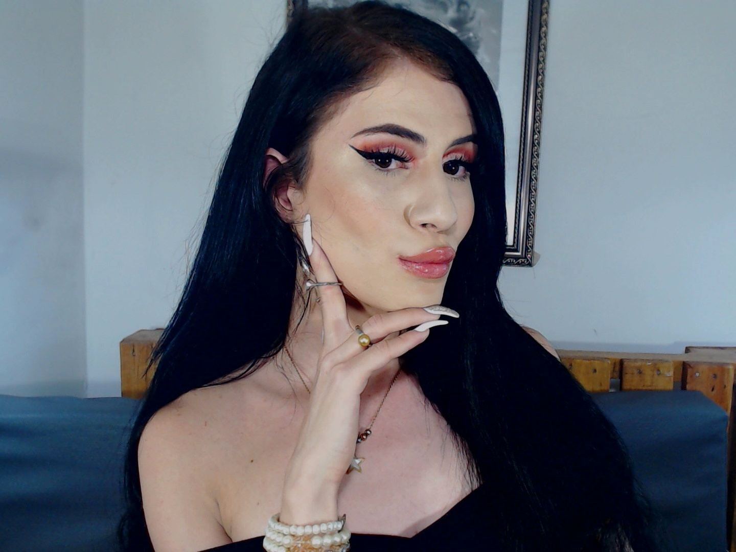 SarayLatinHotx cam model profile picture 