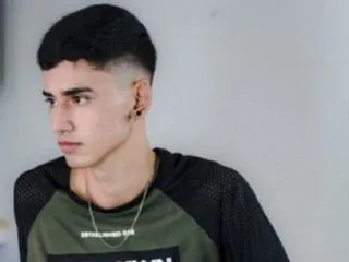 AlessandroRusso profilbild på webbkameramodell
