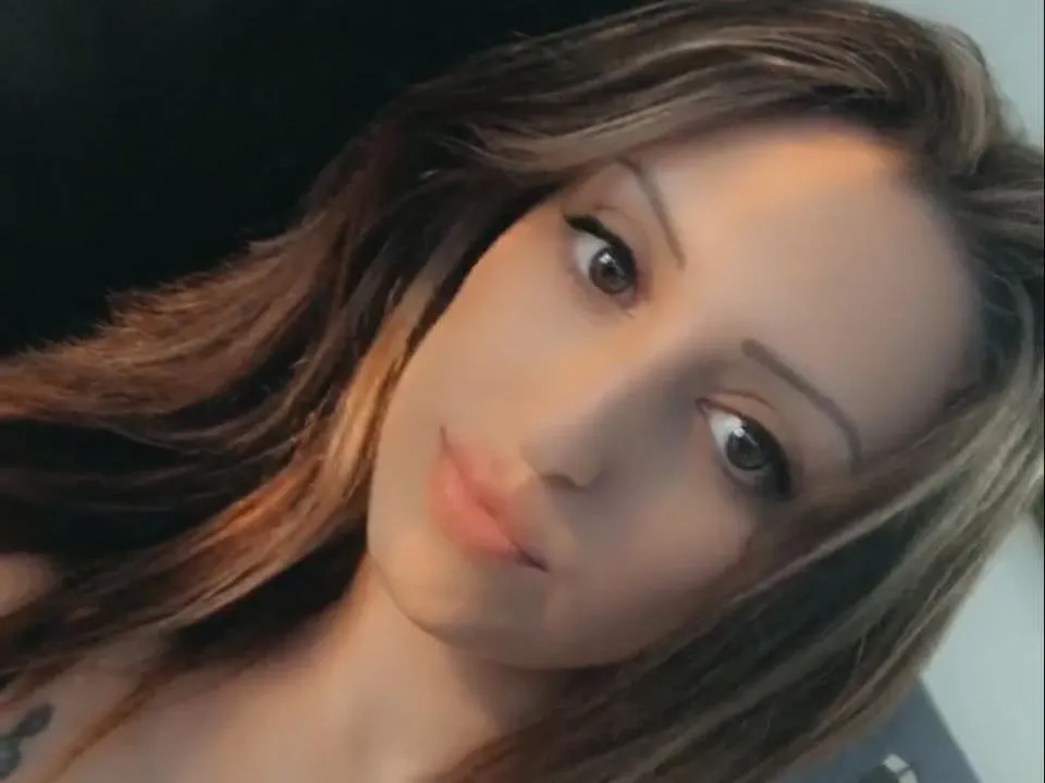 Imagen de perfil de modelo de cámara web de SutanaRose101