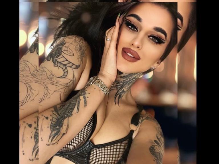 ArinaPeach profilbild på webbkameramodell