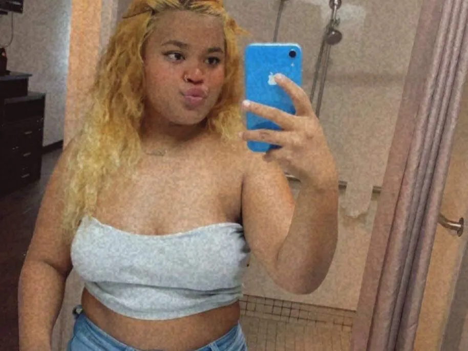 Skyjones18 profilbild på webbkameramodell