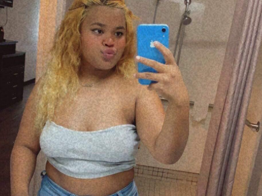 Imagen de perfil de modelo de cámara web de Skyjones18