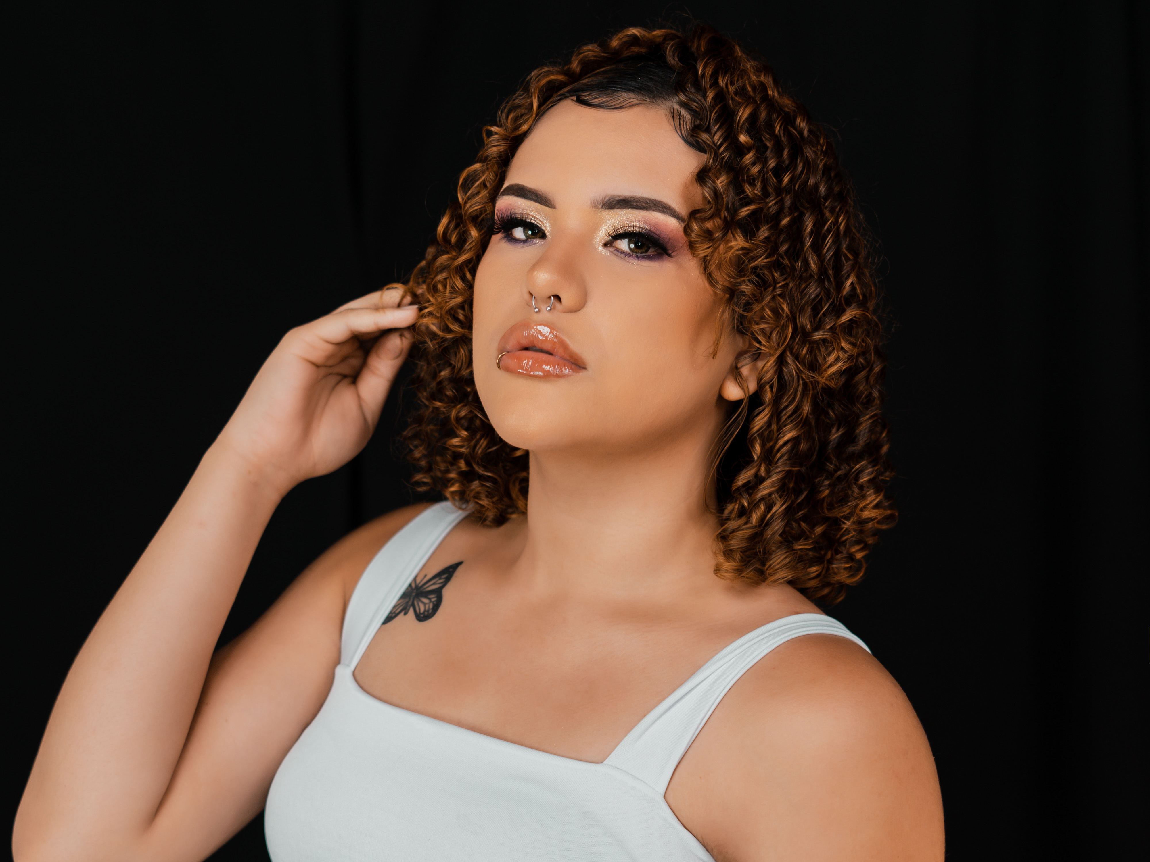 Imagen de perfil de modelo de cámara web de LuccyLenon