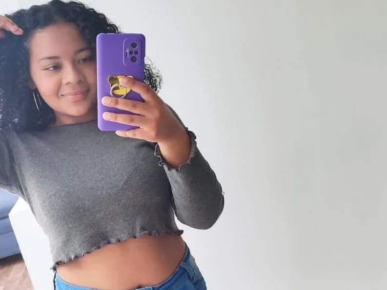 Carolainbrown profilbild pÄ webbkameramodell