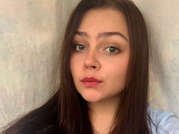 ArinaJesku profilbild på webbkameramodell 