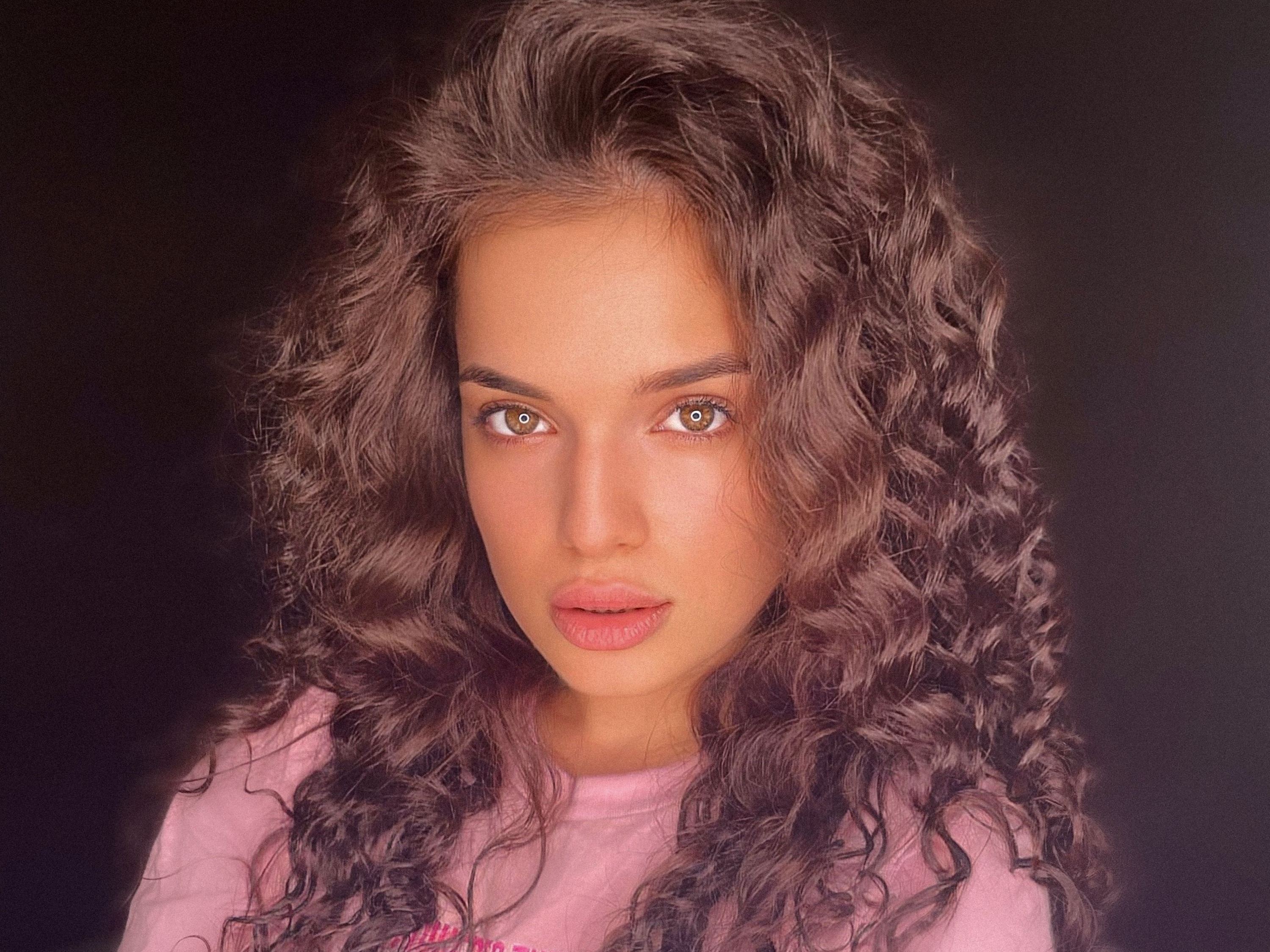 Imagen de perfil de modelo de cámara web de ShyLola19