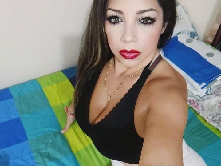 Imagen de perfil de modelo de cámara web de SharonRossTaboo69