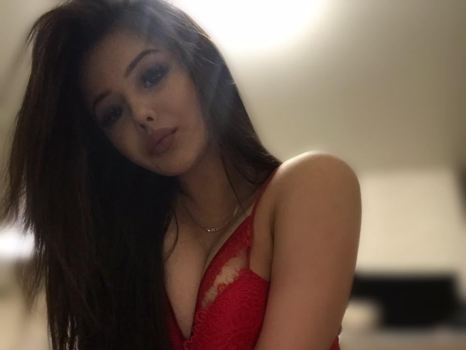 SoSexyMila cam model profile picture 