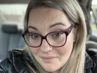 CurveyKelly profielfoto van cam model