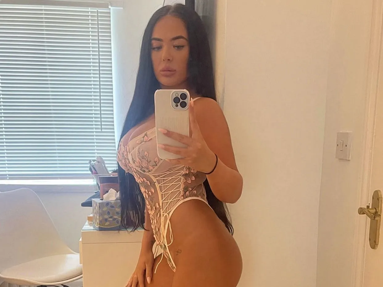 Imagen de perfil de modelo de cámara web de NovaBrookes
