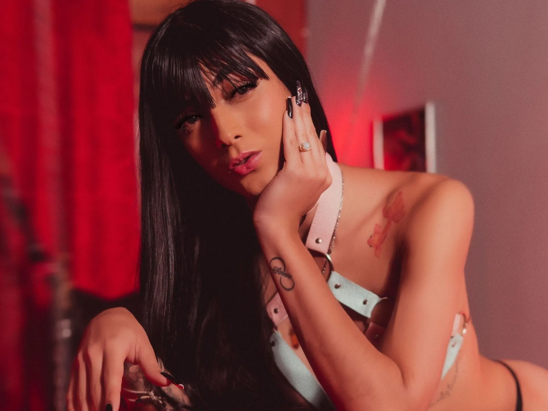 Imagen de perfil de modelo de cámara web de paulyDoll