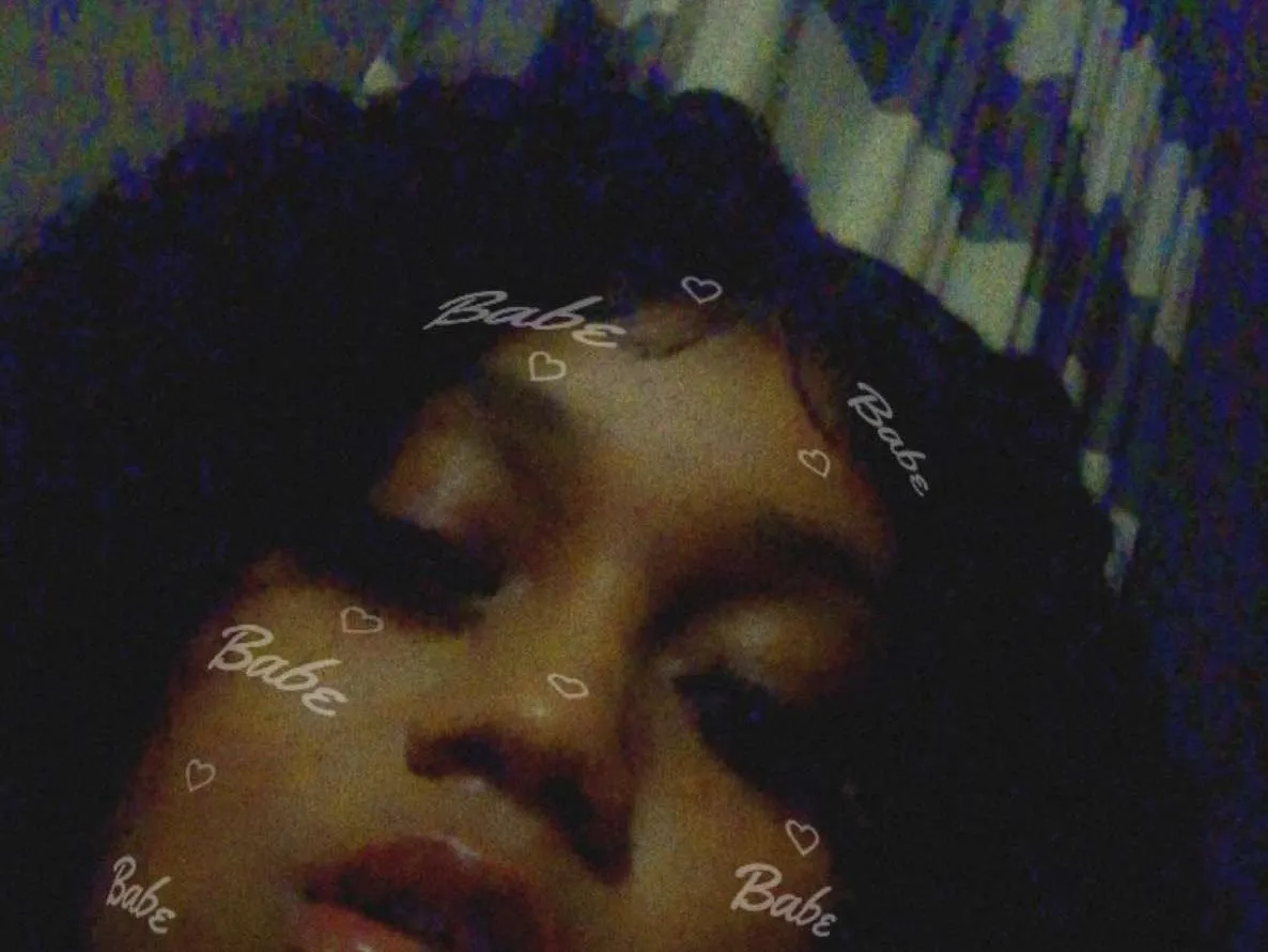 Imagen de perfil de modelo de cámara web de HvnniBvby