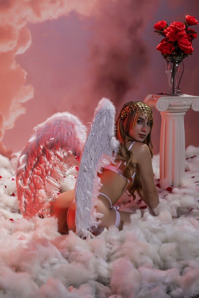 Performer SarahRoux Photo 3