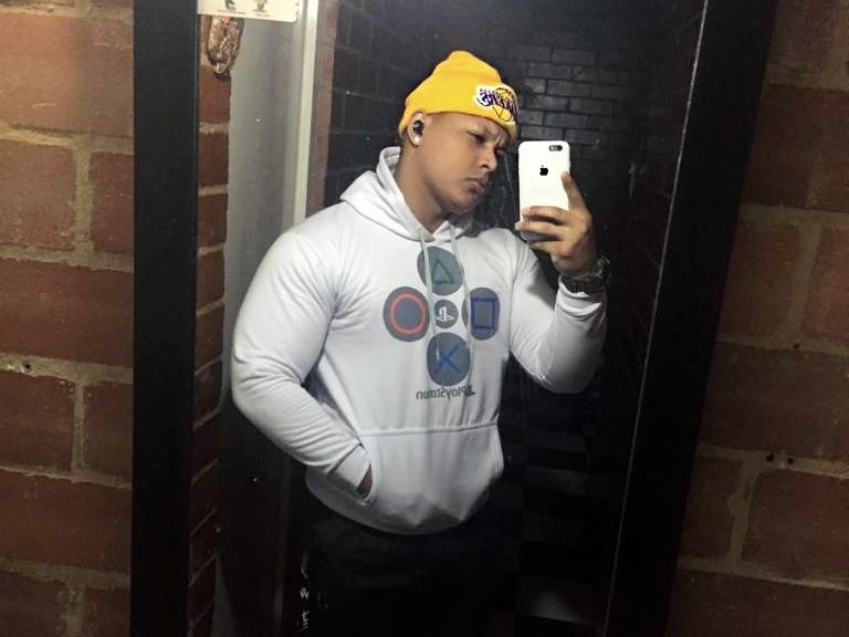 Imagen de perfil de modelo de cámara web de ronniementzer