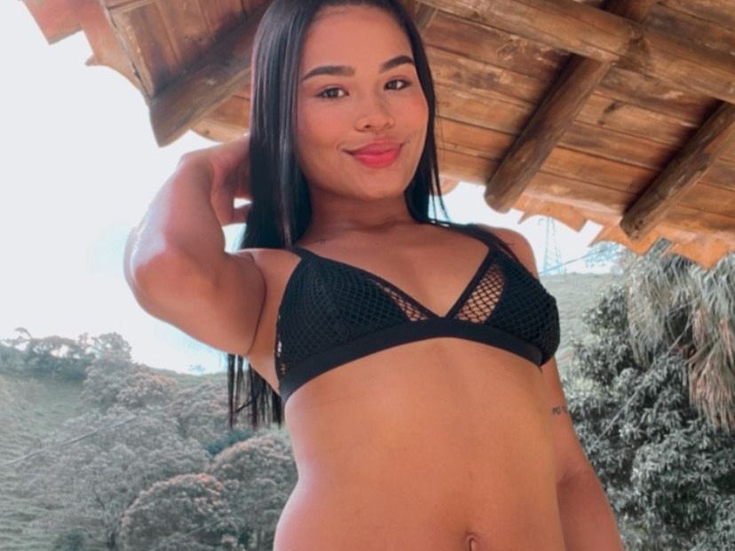 Imagen de perfil de modelo de cámara web de shayna18