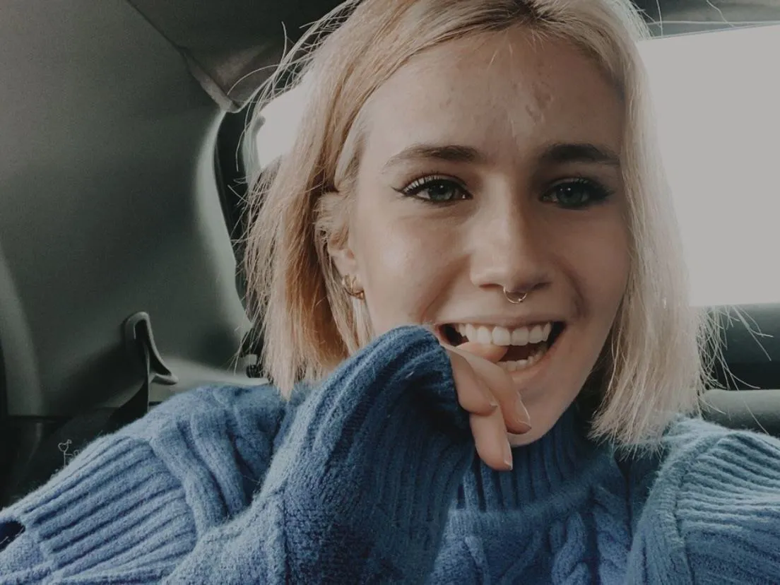 Pettuniaxl profilbild på webbkameramodell