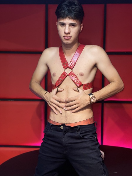 Performer MagnusReyes Photo 11