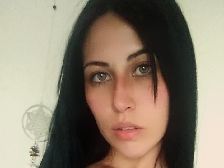 lauranataly immagine del profilo del modello di cam