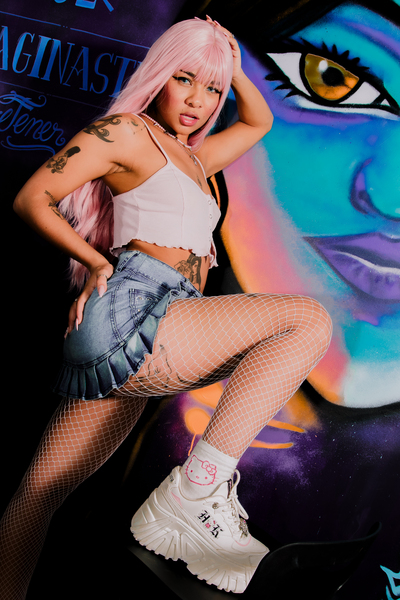 Performer AvrilLoren Photo 9