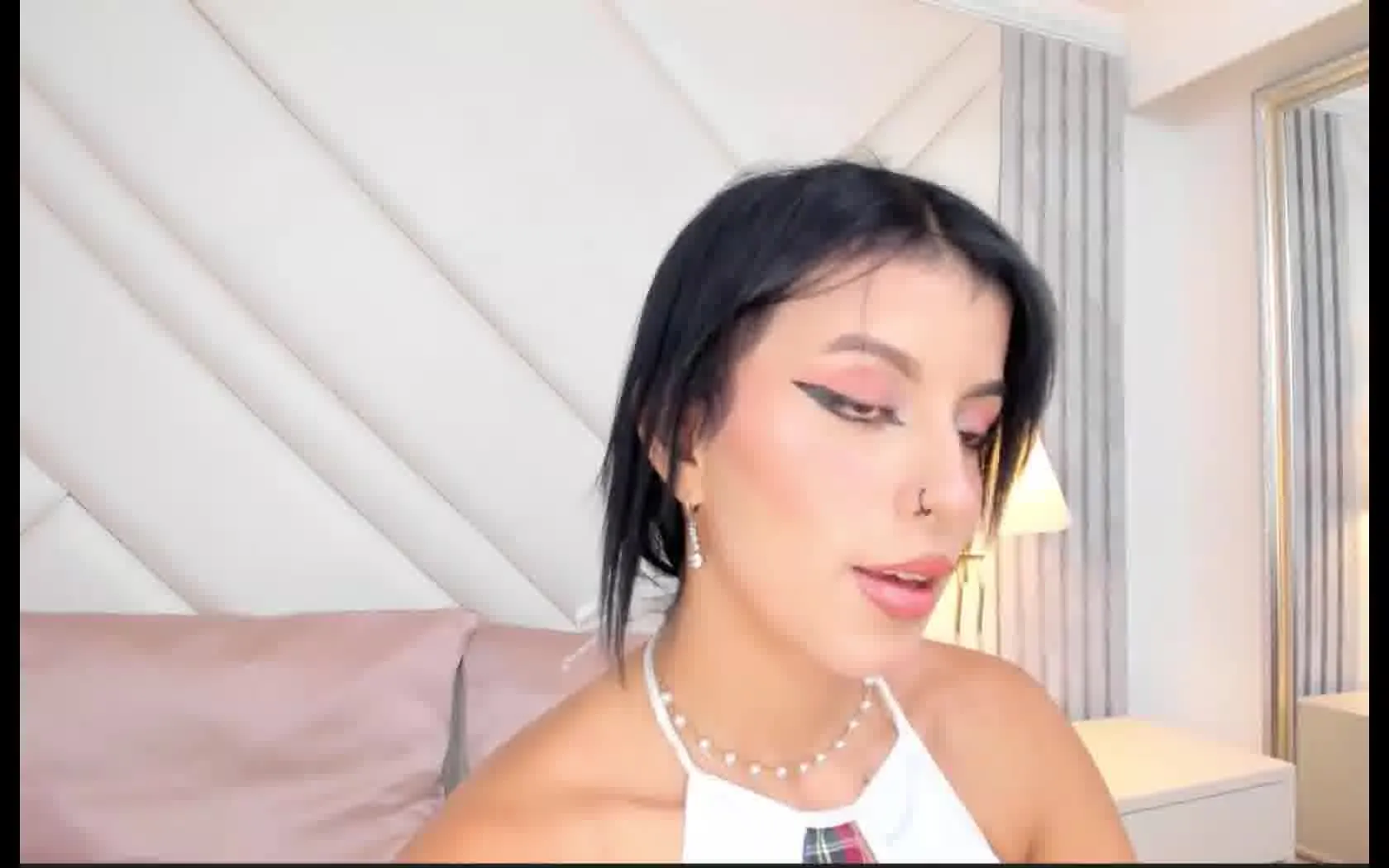 Artist AanisaMayer Video 1